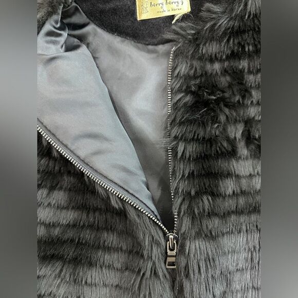 Girls black fur vest with zipper, size 9 - Picture 3 of 5